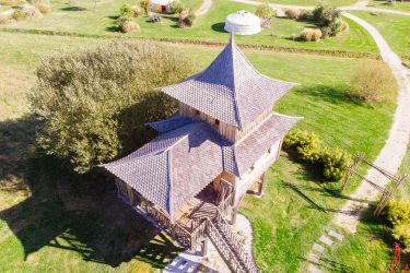 Take a break in a Perched Temple with Spa in Gi...