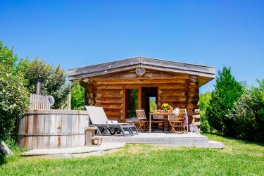 Stay in a Trapper's Cabin with spa in Gironde,...