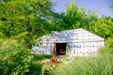 Sleep in a Caidal Tent for a Glamping weekend i...