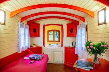 Dream of travelling in a Gypsy Caravan in Giron...