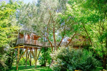 Take a break in a Tree House "Palombière" in Gi...