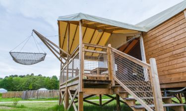 Sleep in a Safari Lodge, Glamping lodging in Gironde in Domaine Ec&Ocirc;telia