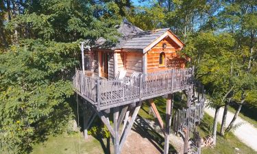 Experience the royal life in the Tree Castle in Gironde, in Domaine Ec&Ocirc;telia
